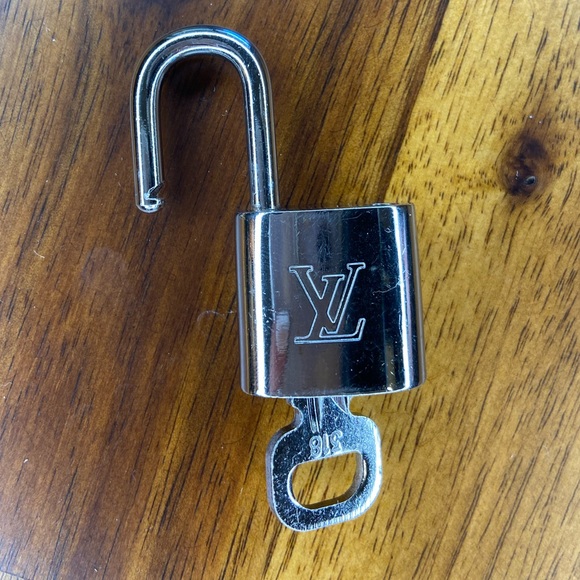 Louis Vuitton Silver Lock Key 318 Charm/Necklace/Bracelet Rare Luxury Designer - Picture 5 of 5